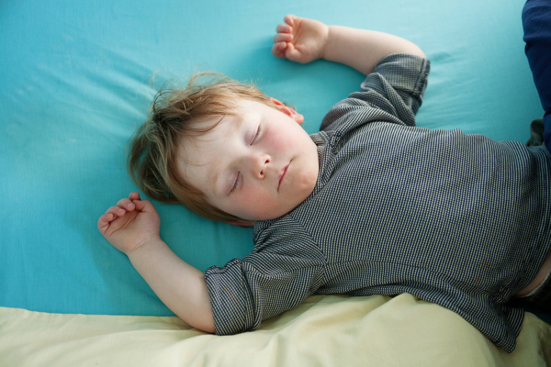 Недостаток сна приводит к ожирению у детей 