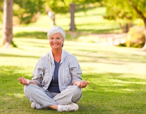 Качество сна пожилых людей может быть улучшено с помощью медитации