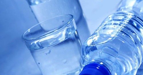 Чистая аптечная дистиллированная вода, вода дистиллированная